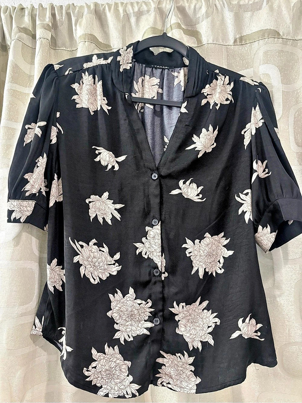 Tahari Floral Button Down Top in Black & Pink Size Medium